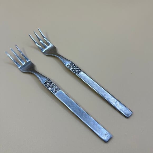 2 Cocktail Seafood Fork Oxford Hall Stainless Korea Snowflake Star - Picture 1 of 6
